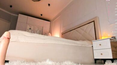 Stella__Grace's seductive beauty and natural charm will leave you breathless!