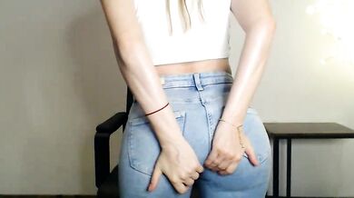 Littleflowers seduces and teases with her body in hot video