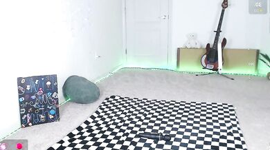 Energetic petitebrat - the seductive cam girl