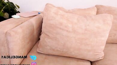 Sexy Cam Slut Molly18 enjoys a seductive ride with her own record-breaking hips