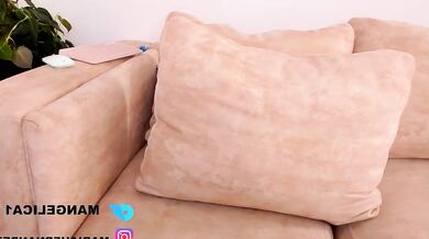 Sexy Cam Slut Molly18 enjoys a seductive ride with her own record-breaking hips