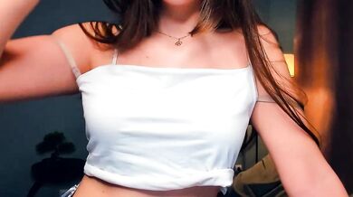 Maycrute's hot cam girl Graceful allure Flawless is alluring for Euphoric influencer