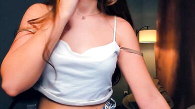 Maycrute's hot cam girl Graceful allure Flawless is alluring for Euphoric influencer