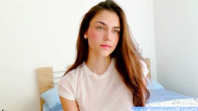 Angelic charmer & Lovely amateur Curvy beauties share their records in a steamy broadcast