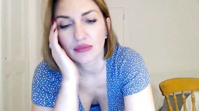 Watch mallinia's tantalizing streamer charm and satisfy her lustful desires