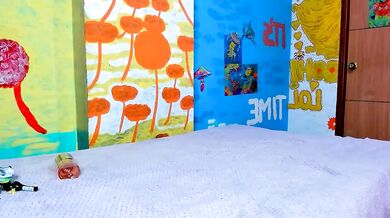 Watch Alluring Backside Glamour Hot Camgirl Posh Up and Talk Dirty in Steamy Video