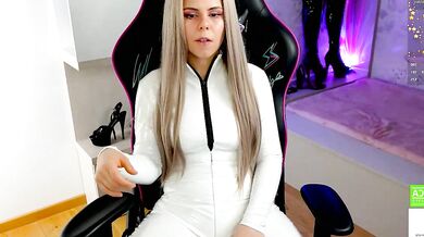 Hellokittyalice seduces stepdaughter with her voluptuous figure in hot nudes