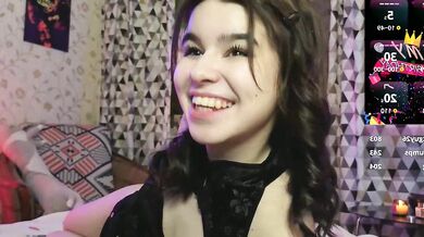 Sladkoezka's seductive curves & erotic nudity on camera!
