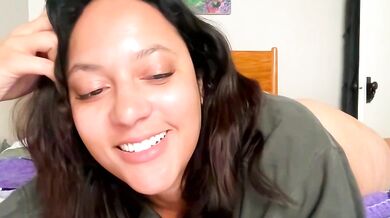 Watch Dreamyriri's captivating buttocks in erotic cam show