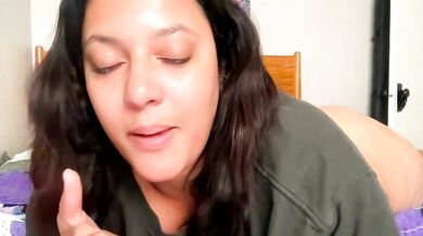 Watch Dreamyriri's captivating buttocks in erotic cam show