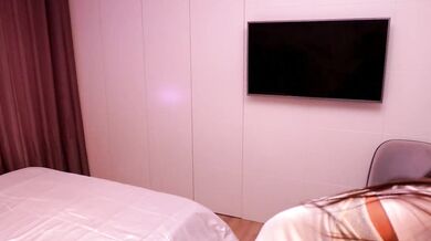 Sunnyy Luxe's Energetic entertainer Angelic Enchantress records her pleasures in hot cam action