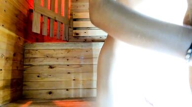 Watch Nina_Ponse's seductive glutei & seductive moves in this stunning video