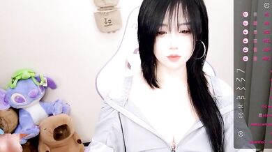 Vaness-a's small tits and smoking-hot body get hot and heavy in Lovense's Nude Leaks Office Interaction