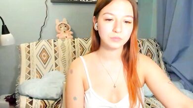 Watch Yxoli_13's camel-toe get drenched in oil & show off her ass-to-mouth skills in a public show