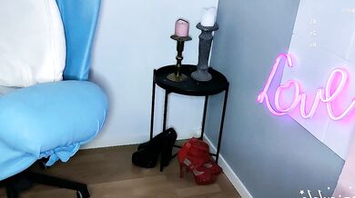 JSparkls teases and pleases in a kinky topless milf show with big-nipples, dildo-or-v