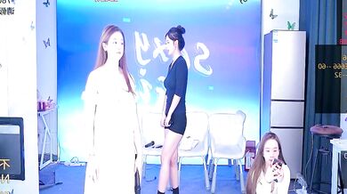 Sexygirl-Ai's petite Asian ass twerking in public while getting recorded