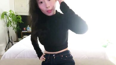 Ha888we's role-play with her dildo-or-vibrator and foot fetish for young and big-tits asian