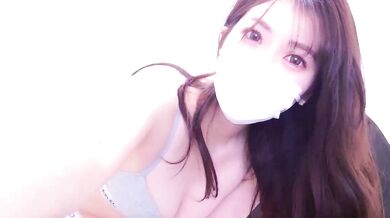 Oxo_yuna_oxo, the petite Asian slut, squirts while riding her young man's big dick
