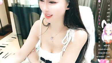 Aisi-20 gives a steamy, young-asian deepthroat & spanking to her Chinese lover