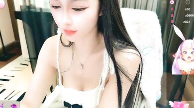 Aisi-20 gives a steamy, young-asian deepthroat & spanking to her Chinese lover