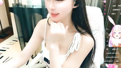 Aisi-20 gives a steamy, young-asian deepthroat & spanking to her Chinese lover