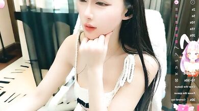 Aisi-20 gives a steamy, young-asian deepthroat & spanking to her Chinese lover