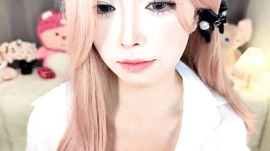 Lucky-susuBB goes wild with deepthroating, squirting & blowing in her private time with young chinese-blondes-