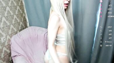 LanaSibley's petite frame gets dirty talking & dirty with her Russian mistresses