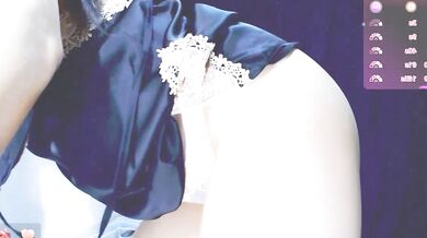 Watch Su_rosie strip down & squirt in public like a pro!