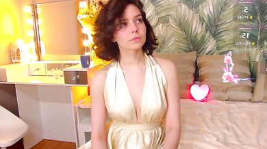 AngellaRoss shows off her naked body and twerks in a hot oily strip show on Lovense Cam2Cam