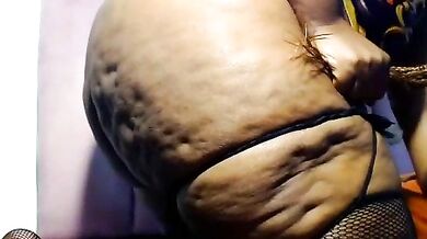 Young ebony Hazel-nutt gets wet & wild with her dildo in a steamy shower