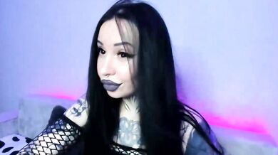 Sweeeet_poison's Russian Curvy Ass Gets Stuffed and Gagged in White Cam Session