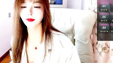 Angelic-Baby's petite body gets a wild ride with Deluxe Cam2Cam and heels on!
