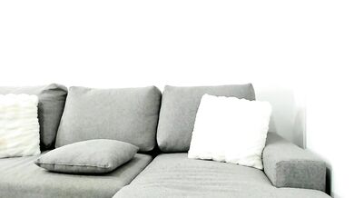 Lularose6 records herself getting off with a dildo and vibrator in a private yoga session