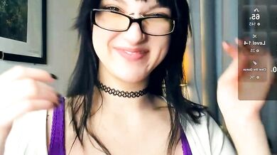 VickiVickiv's upskirt handjob: Teens upskirt twerking with toys in a cheap private room