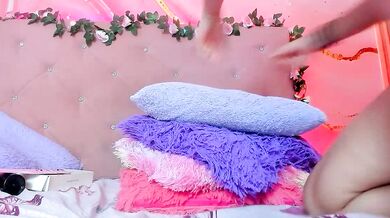 Jessi_bentz gives a hot and steamy blowjob in a private cam show with a toy