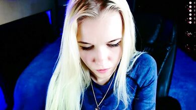 ShhhO_O: Young cameltoe-clad babe squirts in shower while playing with toys