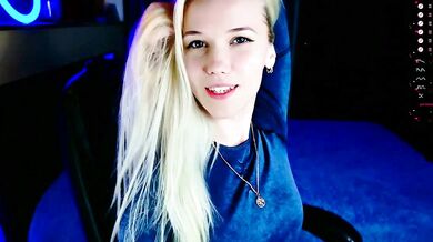 ShhhO_O: Young cameltoe-clad babe squirts in shower while playing with toys