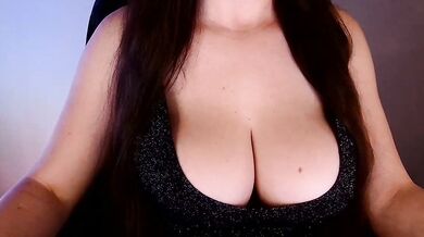 Pretty_kitsune shows off her vibrating toys in a kinky solo show