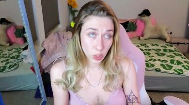 Pr3ttyp1nkpussy's seductive solo performance - recorded in real time