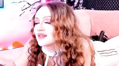 Em1ly_joy's captivating appeal - watch her get naughty in a record-breaking way!