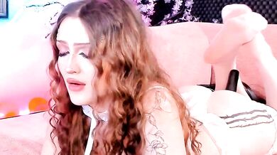 Em1ly_joy's captivating appeal - watch her get naughty in a record-breaking way!