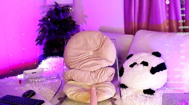 Sexy_blonde_doll's stunning assets are the stuff of dreams in a steamy striptease