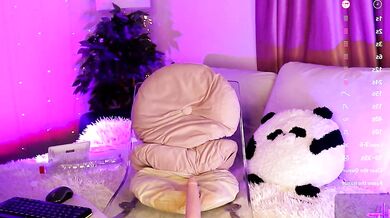 Sexy_blonde_doll's stunning assets are the stuff of dreams in a steamy striptease