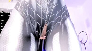 Camilaramirez_ captures her seductive frame in stunning live frame captures