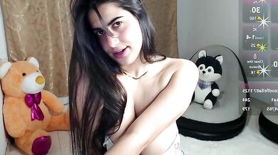 Hellen Garcia's stunning body takes a wild ride with intense tremors