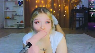 Watch Mayaster's explosive moans as Angelic Enchantress seduces him