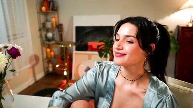 Jadeperez_ captivating buttocks & stunning queen - a seductive cam show