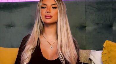 Watch Ivyrubens, the Virtual slut, get off on being naked with her streamer and vibrator