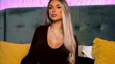 Watch Ivyrubens, the Virtual slut, get off on being naked with her streamer and vibrator